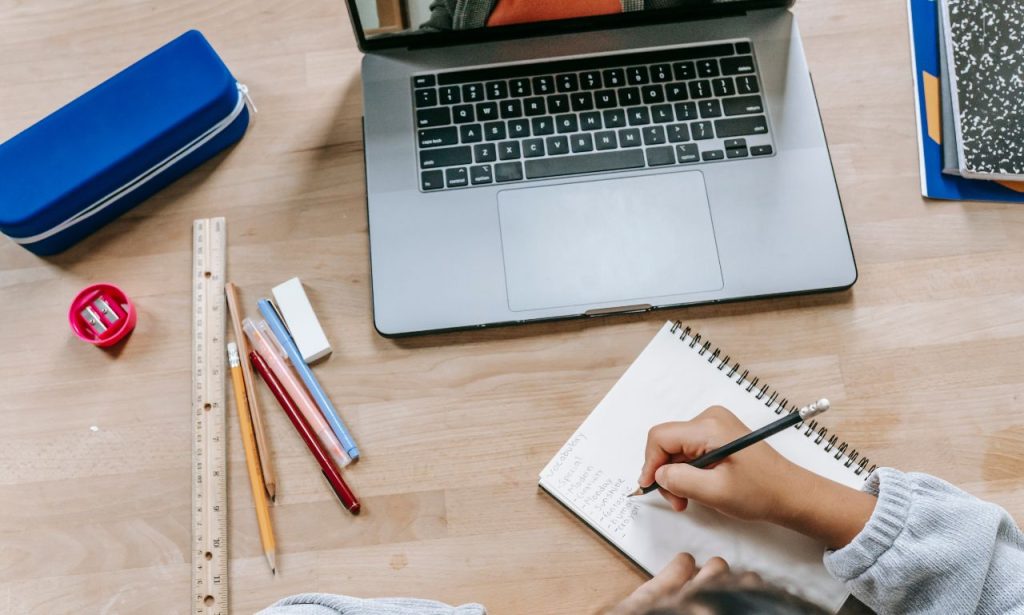 What are the Ways Online Learning Is Transforming Education