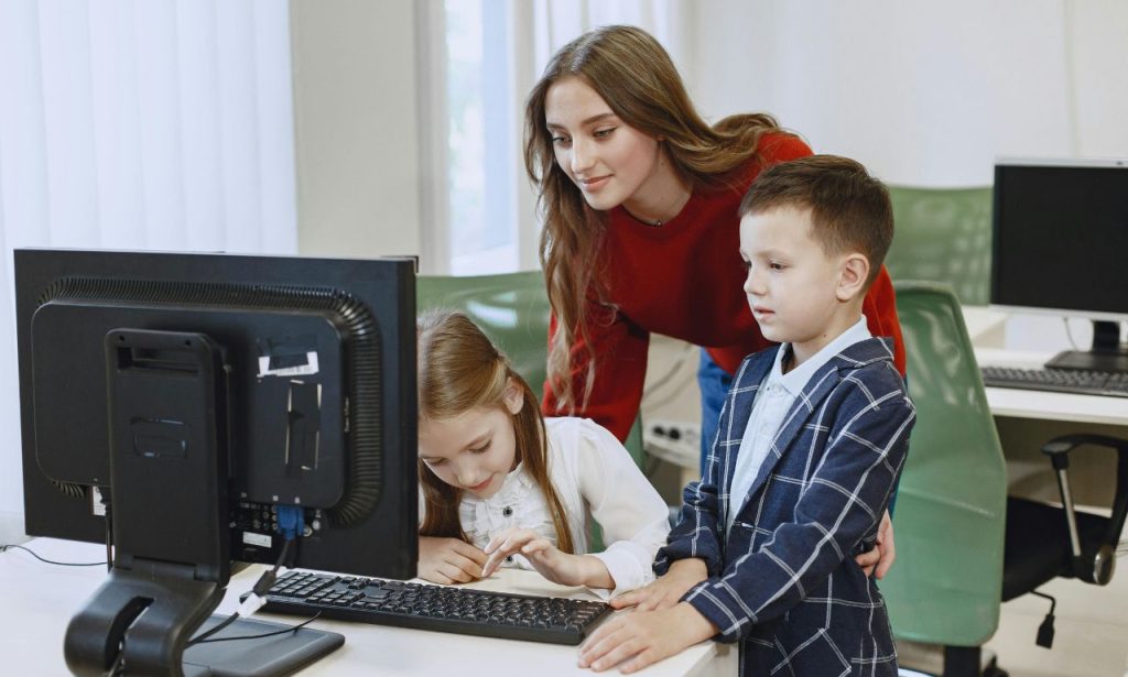 How Can Education Leaders Bridge The Digital Divide And Ensure Equity in EdTech Access